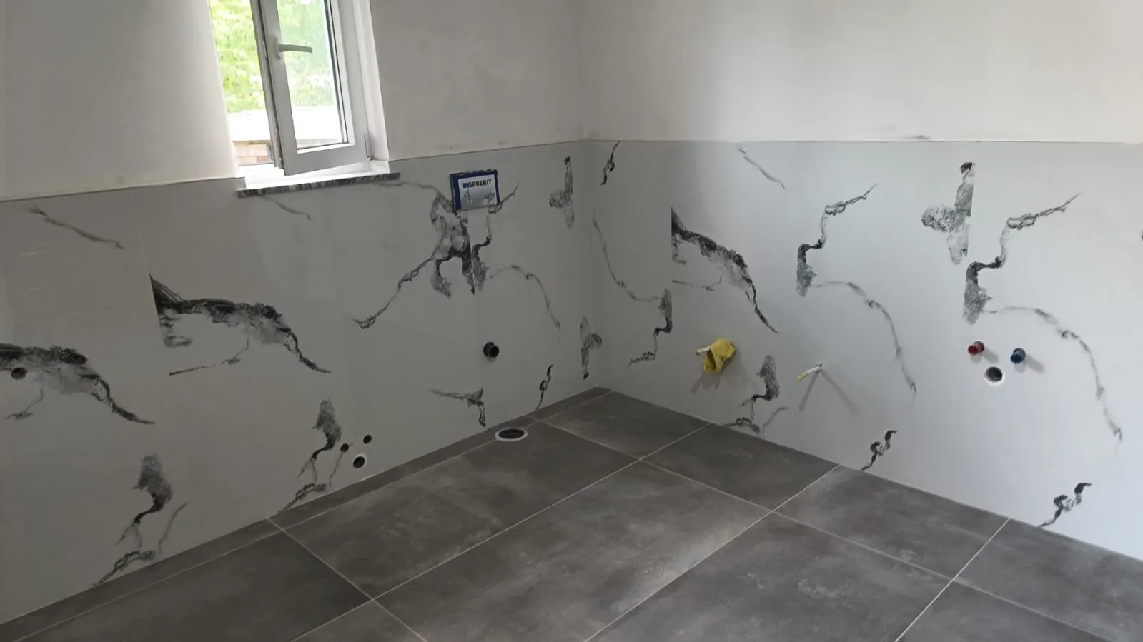 Bagno — Cassetta Geberit incassata e uscite predisposte Bagno — Cassetta Geberit incassata e uscite predisposte — Ristrutturazione bagno a Modena