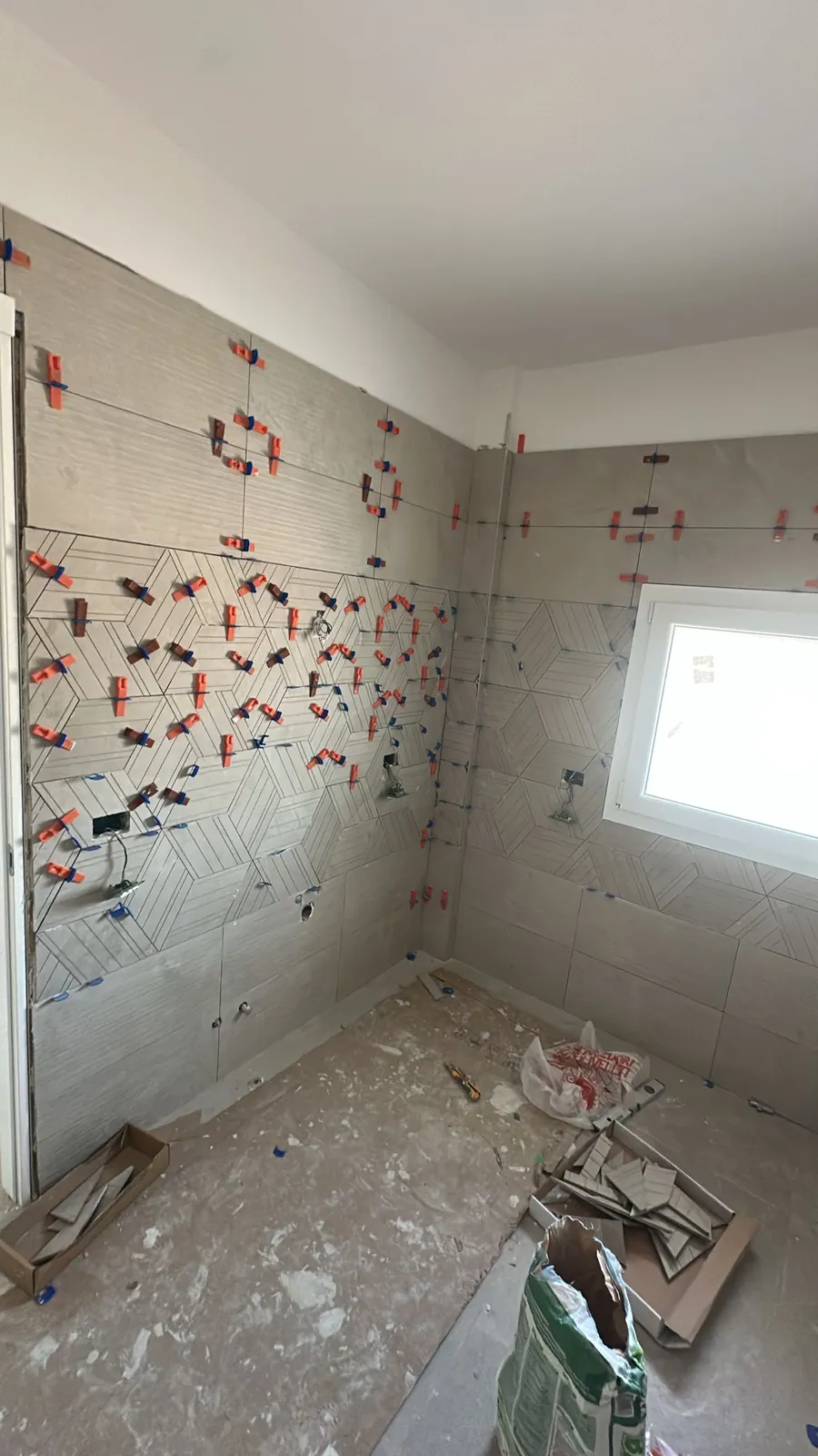 Bagno — Dettaglio mosaico esagonale su parete doccia Bagno — Dettaglio mosaico esagonale su parete doccia — Ristrutturazione bagno a Provincia di Modena