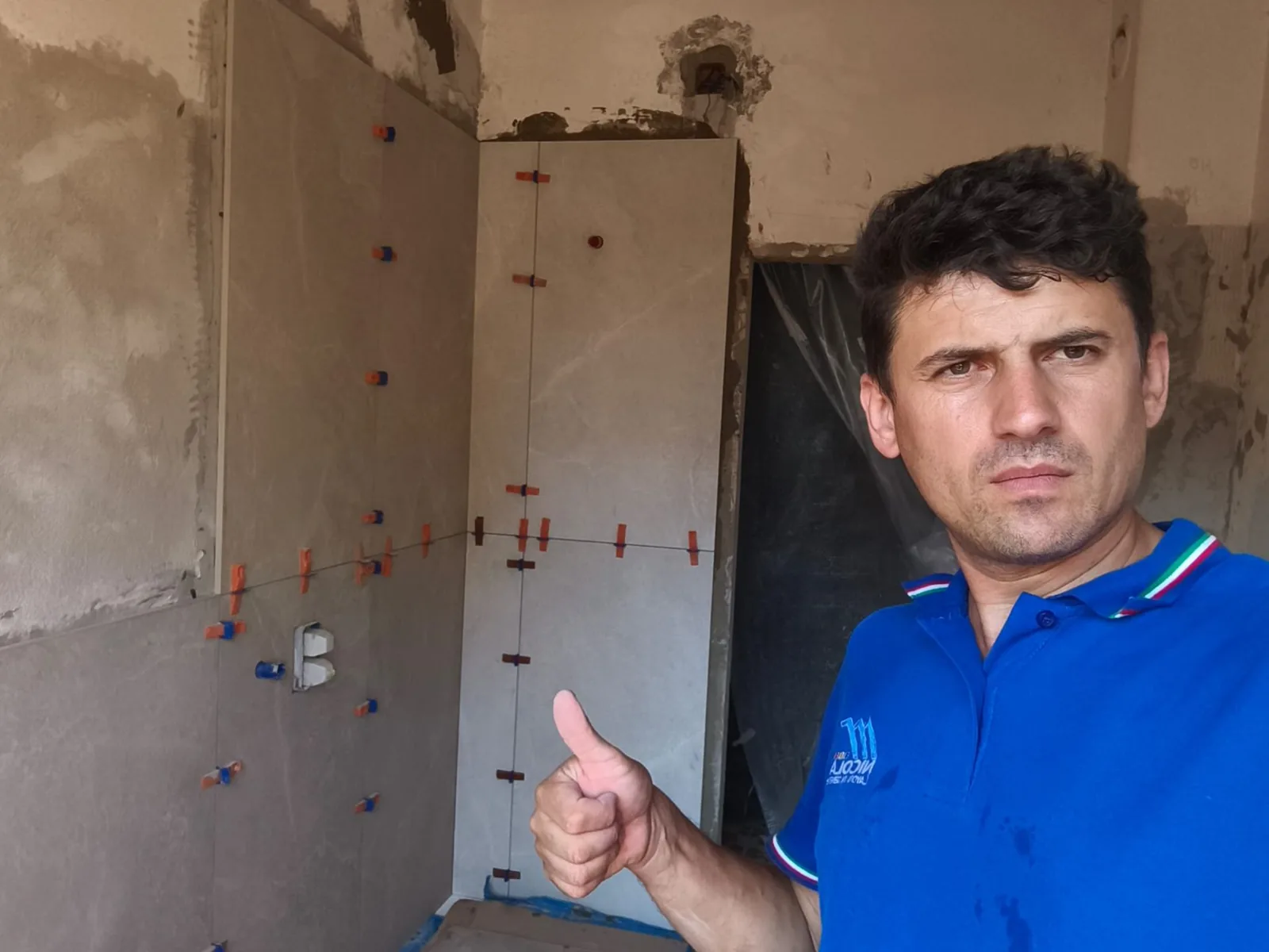 Bagno — Controllo qualità posa rivestimento a fine giornata Bagno — Controllo qualità posa rivestimento a fine giornata — Ristrutturazione bagno a Modena