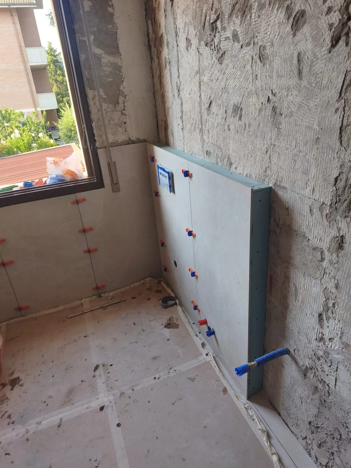 Bagno — Contropareti in cartongesso idrofugo con Geberit incassato Bagno — Contropareti in cartongesso idrofugo con Geberit incassato — Ristrutturazione bagno a Modena